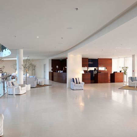ฟอล์คเคนสไตเนอร์โฮเต็ลแอนด์สปา ลาเดรา Hotel เพทรอซาเน ภายนอก รูปภาพ The lobby of the hotel