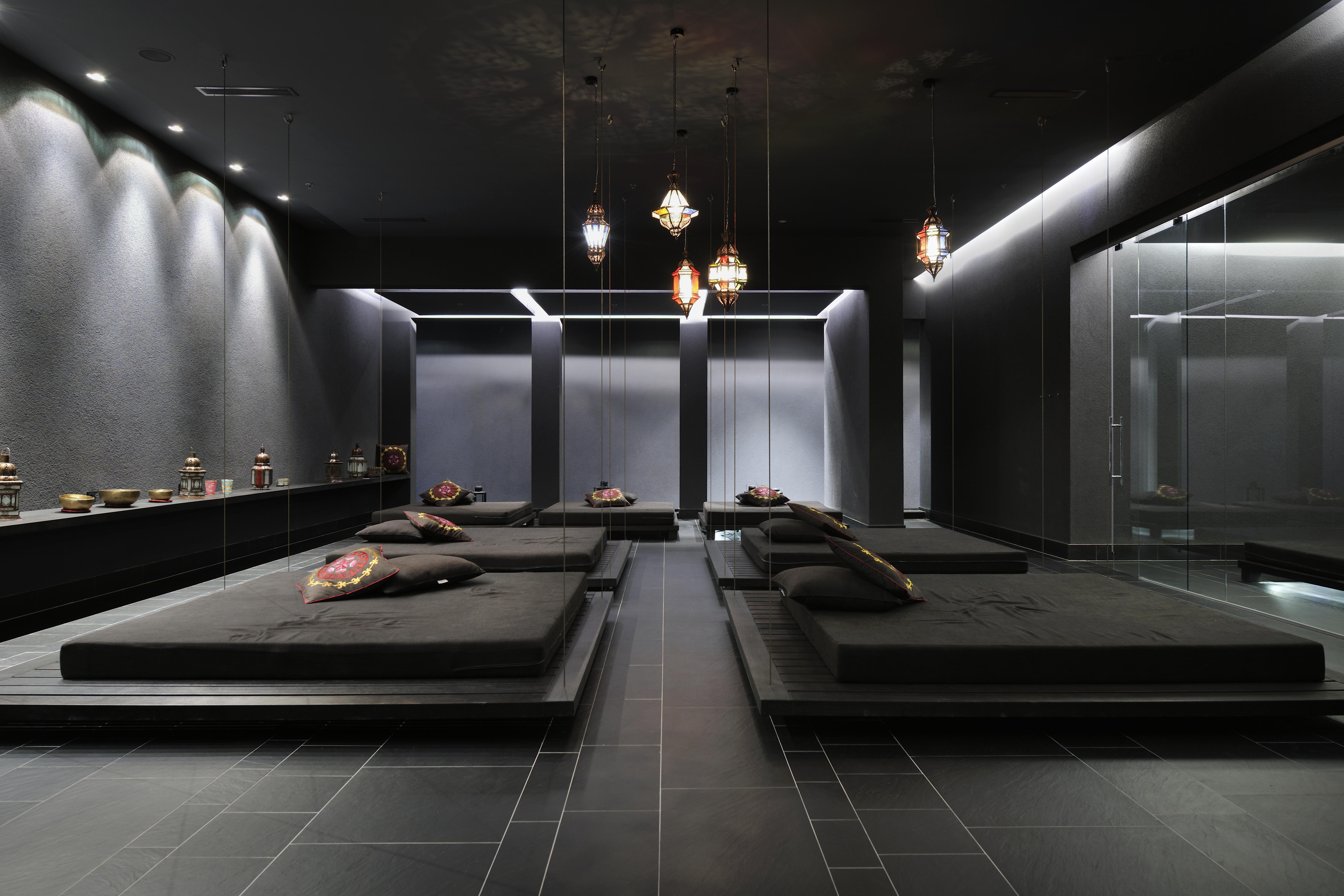 ฟอล์คเคนสไตเนอร์โฮเต็ลแอนด์สปา ลาเดรา Hotel เพทรอซาเน ภายนอก รูปภาพ The interior of a spa in Tokyo, Japan