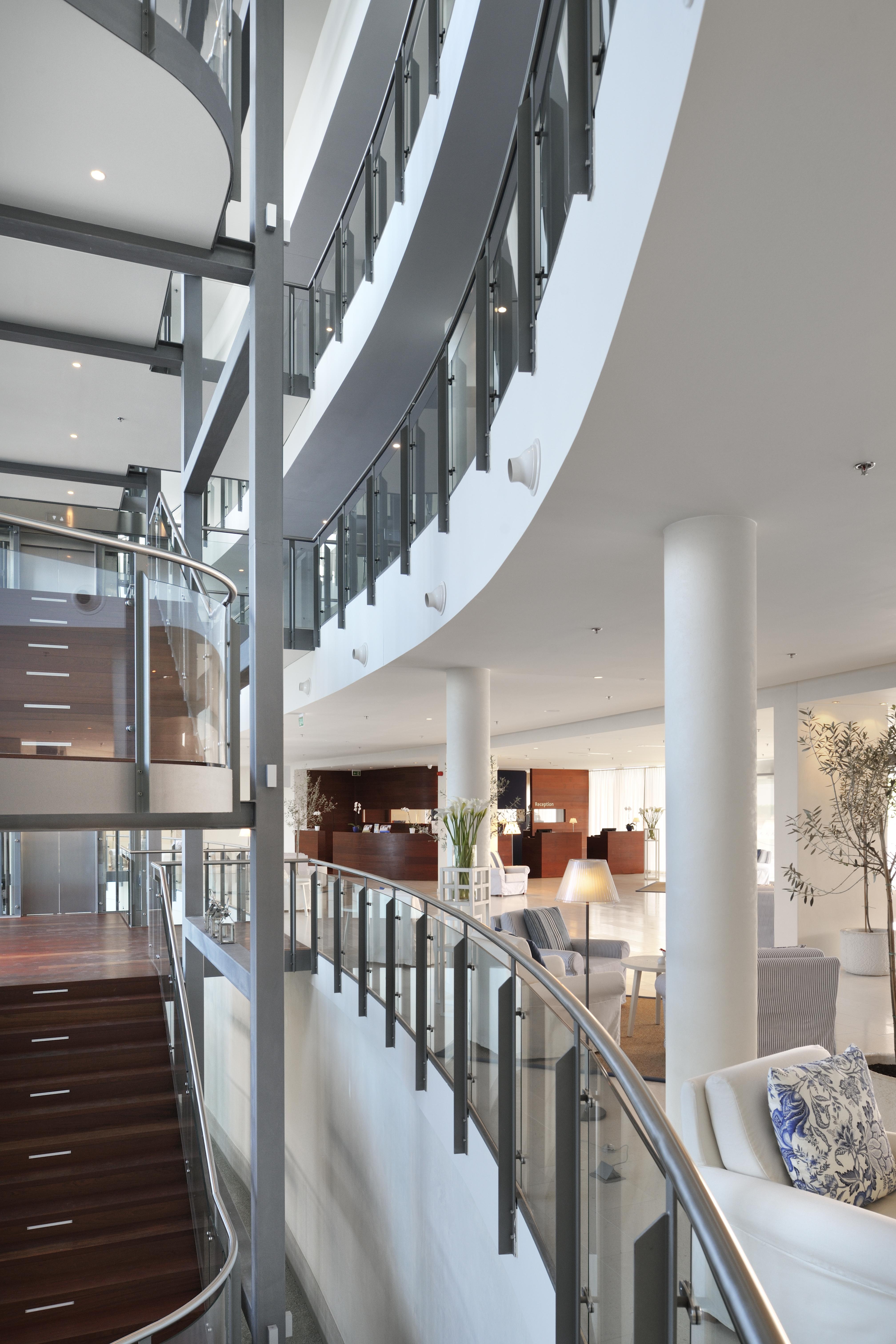 ฟอล์คเคนสไตเนอร์โฮเต็ลแอนด์สปา ลาเดรา Hotel เพทรอซาเน ภายนอก รูปภาพ Interior of the hotel