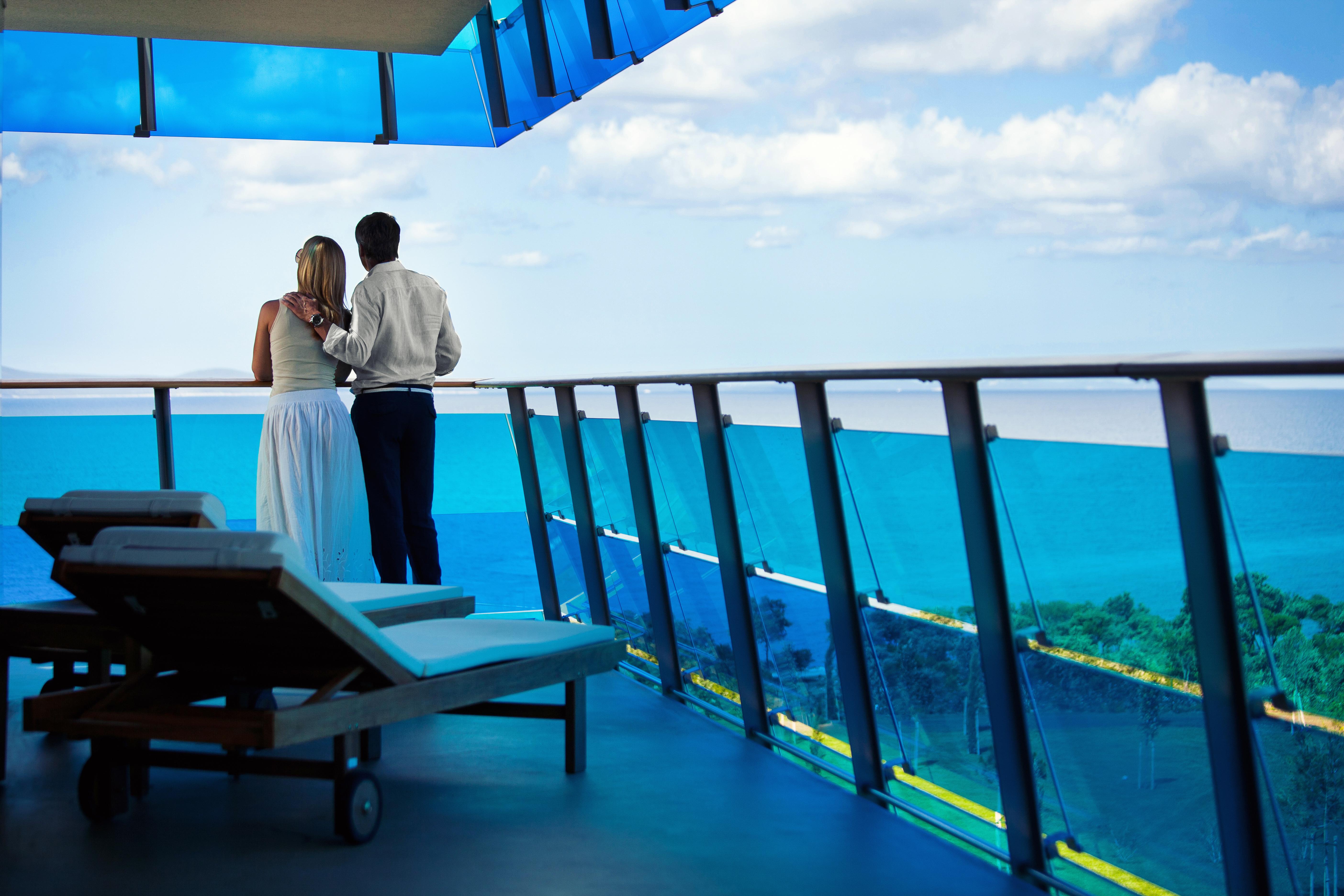 ฟอล์คเคนสไตเนอร์โฮเต็ลแอนด์สปา ลาเดรา Hotel เพทรอซาเน ภายนอก รูปภาพ The view from the balcony of a suite on the 18th floor