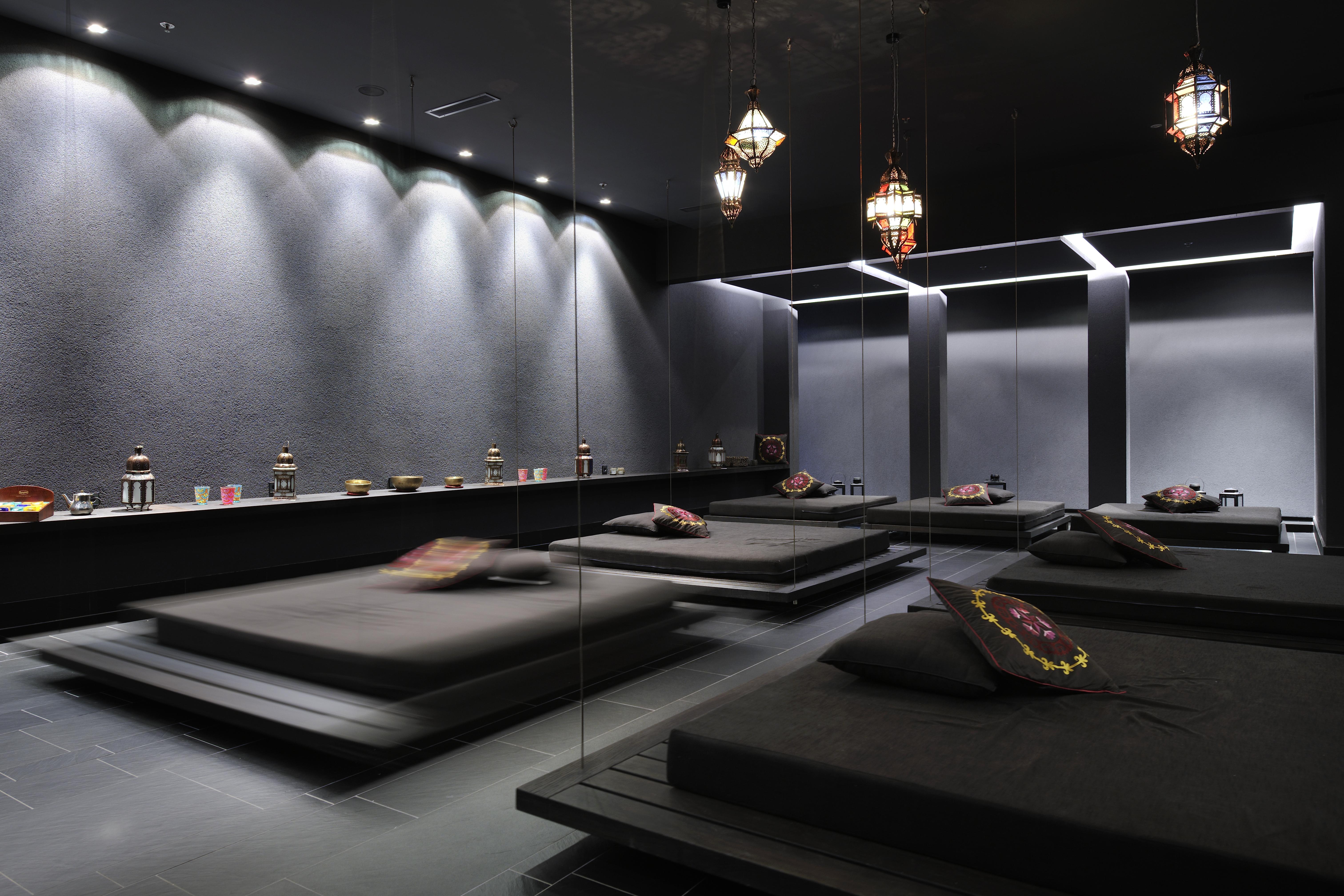 ฟอล์คเคนสไตเนอร์โฮเต็ลแอนด์สปา ลาเดรา Hotel เพทรอซาเน ภายนอก รูปภาพ The interior of the restaurant