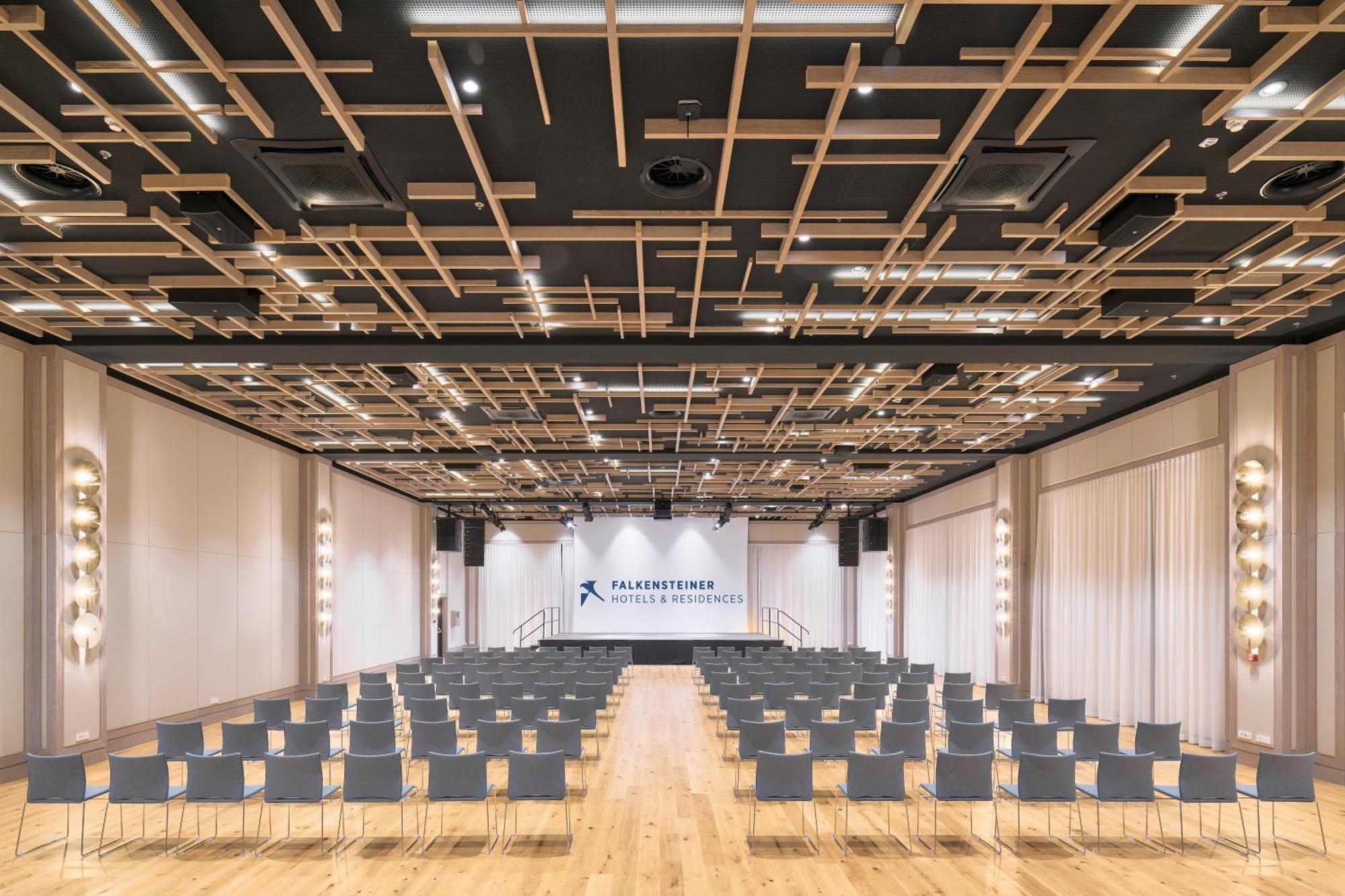 ฟอล์คเคนสไตเนอร์โฮเต็ลแอนด์สปา ลาเดรา Hotel เพทรอซาเน ภายนอก รูปภาพ The Auditorium