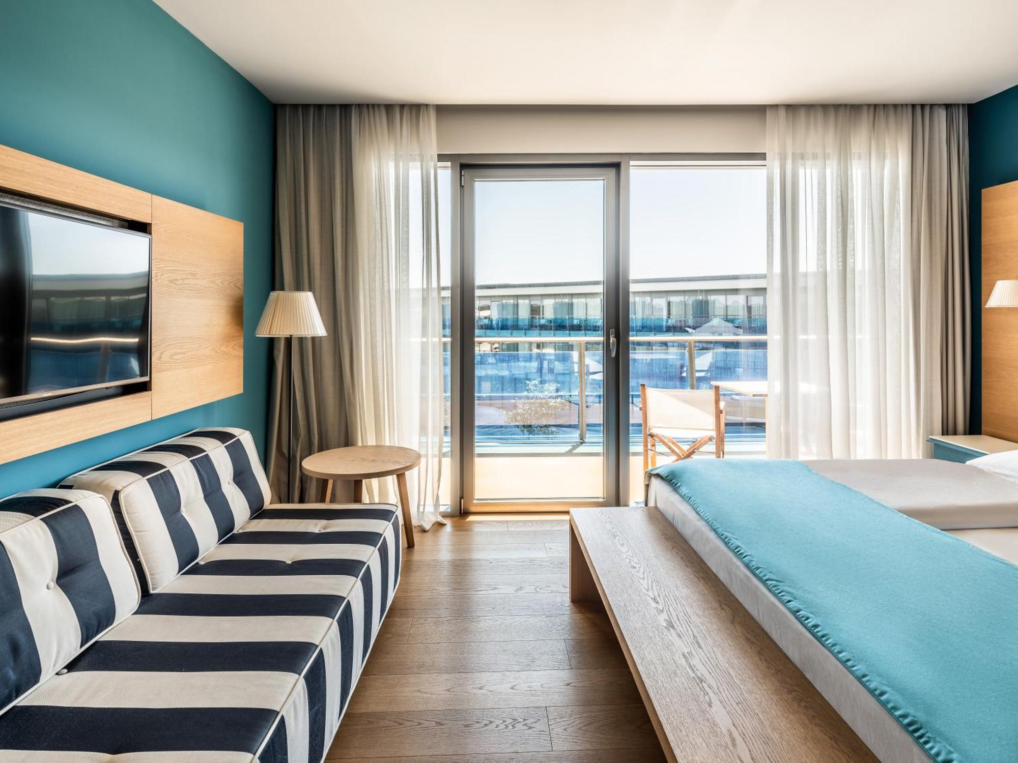 ฟอล์คเคนสไตเนอร์โฮเต็ลแอนด์สปา ลาเดรา Hotel เพทรอซาเน ห้อง รูปภาพ A room at the hotel