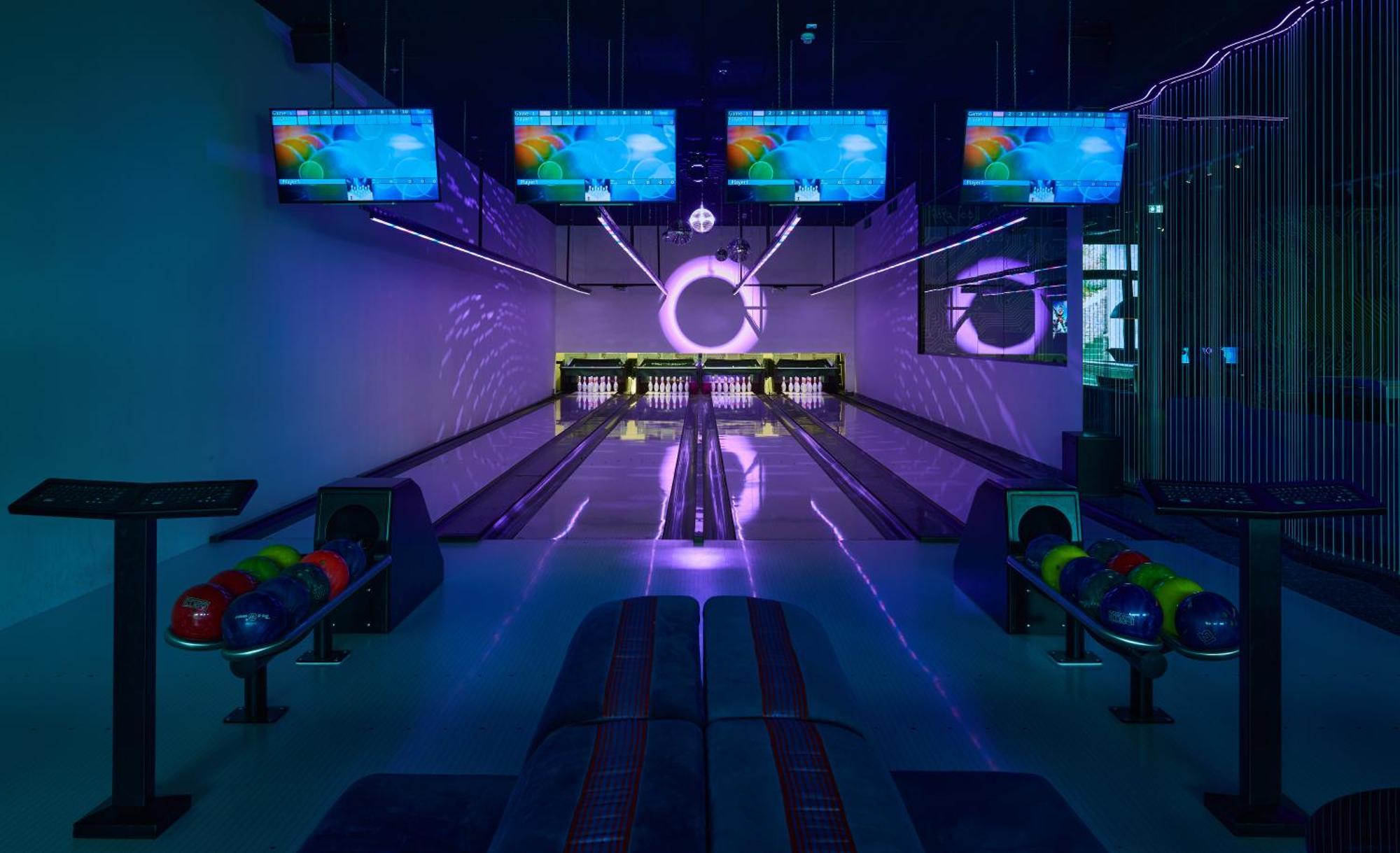 ฟอล์คเคนสไตเนอร์โฮเต็ลแอนด์สปา ลาเดรา Hotel เพทรอซาเน ภายนอก รูปภาพ Bowling at the C-A-T