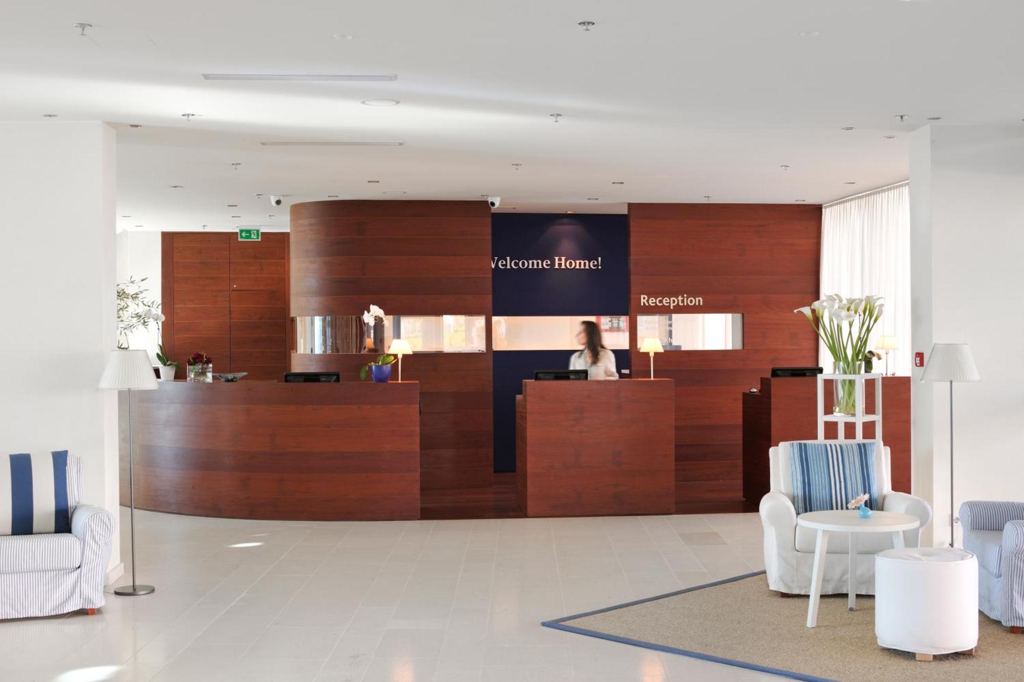 ฟอล์คเคนสไตเนอร์โฮเต็ลแอนด์สปา ลาเดรา Hotel เพทรอซาเน ภายนอก รูปภาพ Reception